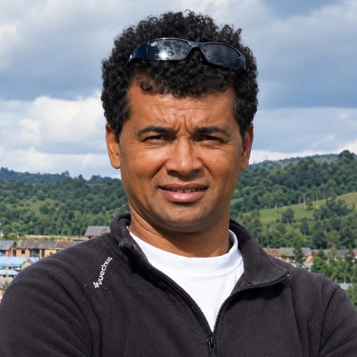 Portrait of Dam's, BEMIRAY Tours guide