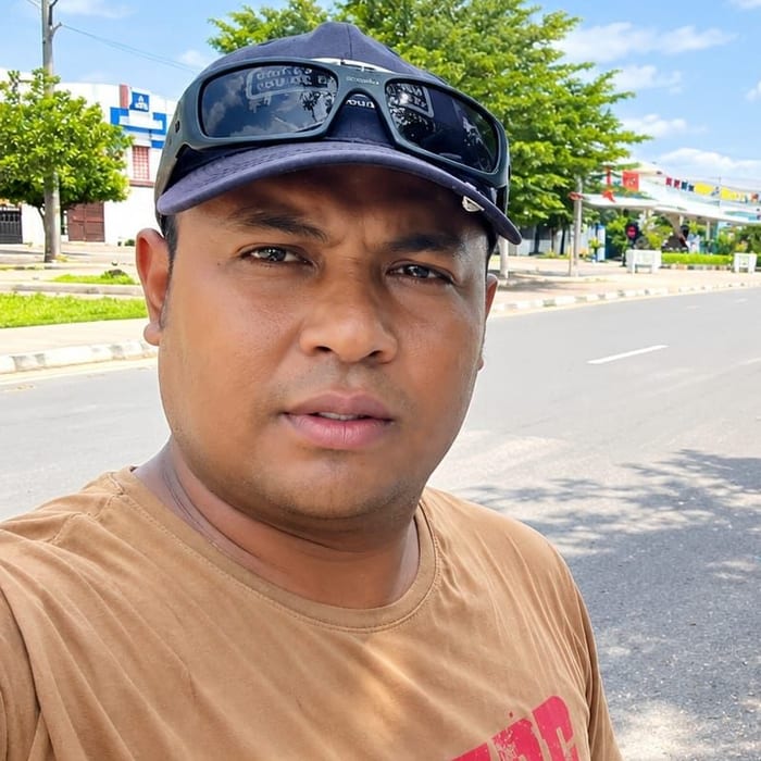 Portrait of Tolou, BEMIRAY Tours guide